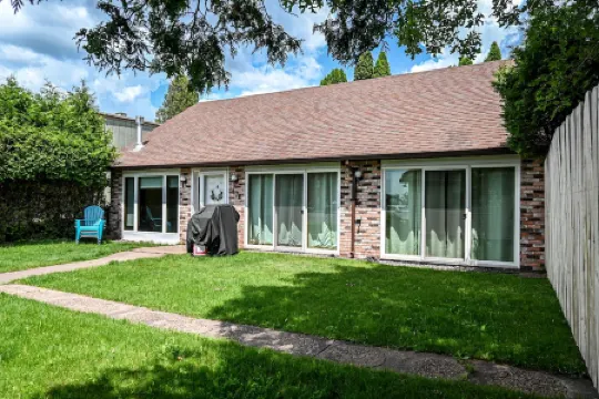 Agate Bay Cottage 2 Bed 2 Bath. Watch the ore boats in comfort.