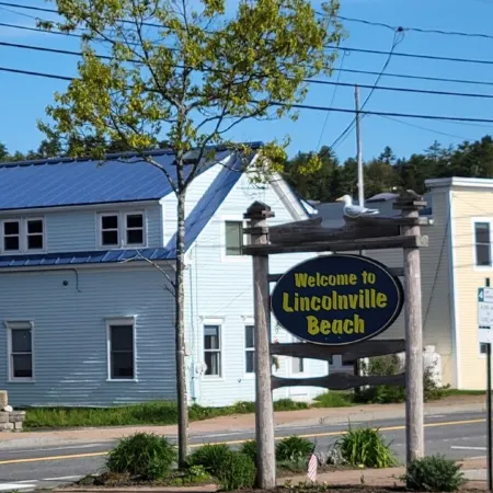 A Cozy Nautical Nest on Lincolnville Beach