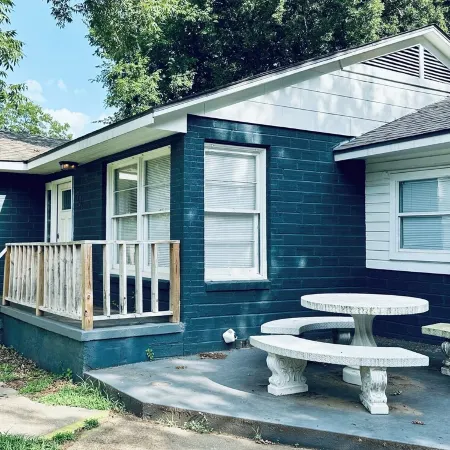 The Casino Cottage in Durant! Hotel Amenities, 2 Kings, 4mi to Casino, Sleeps 8