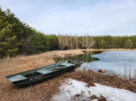 Guest house on secluded 120 acre property minutes from Chain 0' Lakes