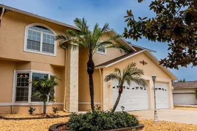 Peaceful Family Vacation! Private Pool, Jacuzzi Hotels near Walmart Supercenter