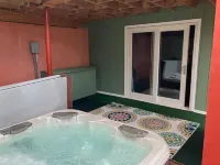 Mountain views, jacuzzi, deck, forest, wildlife