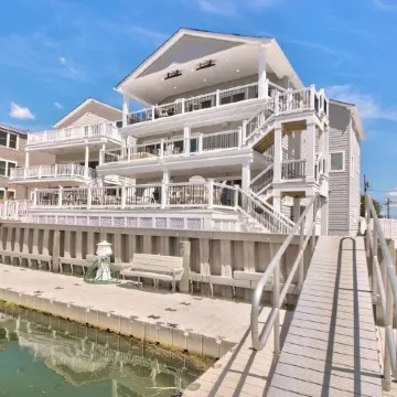 Luxury Paradise on the Bay!  3 Day & Weekly! Elks Members Welcome!!