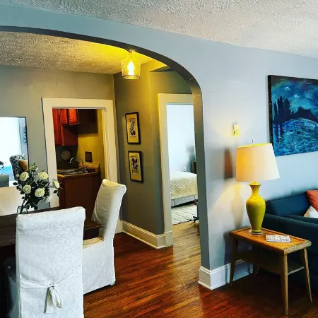 Dreamweaver — 1BR 1BA just two blocks from the downtown walking mall