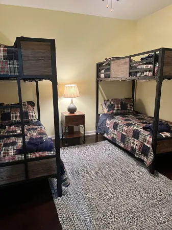 Cozy Lake Hartwell Cabin - Beautiful dock views! Bring your boat and your pet!