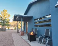 Hangar House, Hot Tub, Heated Pool, King Bed, Trails, and NO checkout chores!