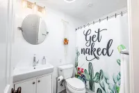 {ATX BOHO CHIC Condo} W 6th St, Pool, Walk or Ride to Downtown, Zilker, and ACL