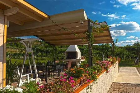 At the White House - Lavender Отели рядом с достопримечательностью «Villa Mosconi Bertani»