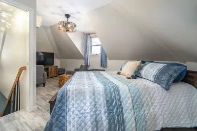 Ocean Breeze Oasis with Pool, Arcade Games & Karaoke Machine! Hotels near SCHI