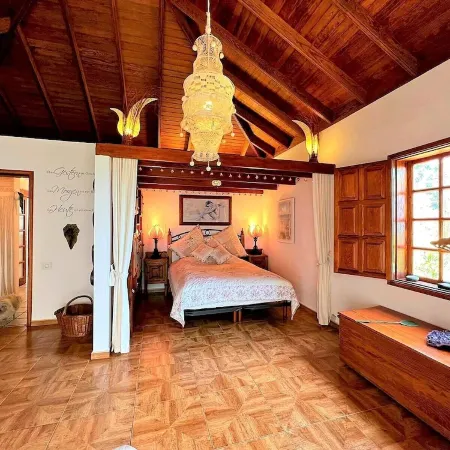 Großzüg. House with panoramic views of sea, mountains & valley + optional apartment