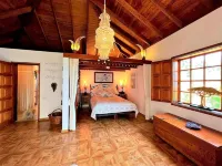Großzüg. House with panoramic views of sea, mountains & valley + optional apartment