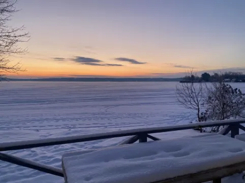 Delightful home on the shores of Saratoga Lake