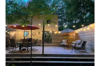 Coastal theme/wooded & large deck/fenced-in yard
