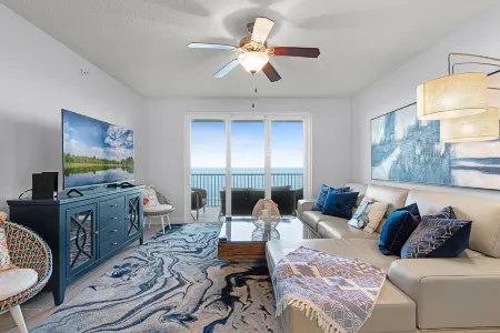 Professionally Designed & Decorated Luxury Oceanfront Paradise Отели рядом с достопримечательностью «Парк Ван Авеню»