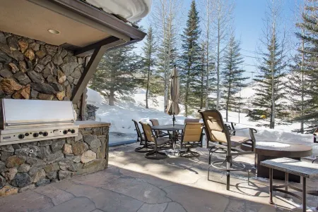 Vail Luxury on Mountain Rental -Ski in/ Ski out sleeps up to 16 people. Отели в г. Вейл