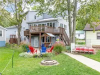 Indian Lake Waterfront Home & Boathouse - Boat Rental Available - Sleeps 16 Hotels in Stokes Township
