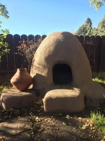 Historic charm of old Taos with modern amenities. Very best location! Отели в г. Таос