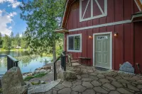Beautiful Lake Cabin on Kelso Lake, Idaho! Close to Silverwood!