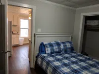 Nauvoo Country Cottage - Sleeps 12