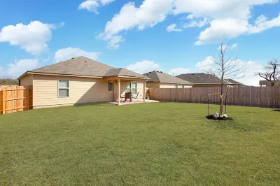 1-story home minutes from Lackland AFB and Sea World Hotels near 7-Eleven