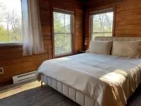 Charming Cottage with Jacuzzi, Fire Pit and Access to Nearby Lakes!