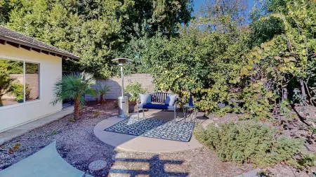 Come Home & Enjoy the Fruit! Отели рядом с достопримечательностью «Лейк Шервуд»