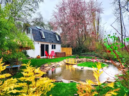Cozy Tiny House Retreat – Nature, Privacy & Hot Tub