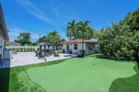 Vanderbilt Villa - 5bd, 3bth home & pool house near Vanderbilt Beach