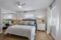 Cozy Beach House w/ Pool Các khách sạn gần Perico Preserve