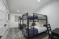 Updated 2Br/1BA Flat Steps from 25th Street Fun