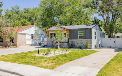 Beautiful NEW home close to downtown Cody! Sleeps up to 8.