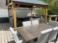 Charming Meadow Farmhouse on 1+ acre with Hot Tub, walk to Downtown, Renovated