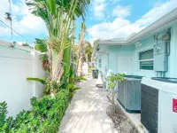 Private Luxury Oasis Minutes From The Beach w/ Private Heated Pool Hotels in Lighthouse Point