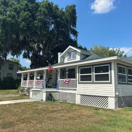 The Rose on Lakeside Mount Dora-Umatilla4 Bedrooms 2 1/2 bathrooms Sleeps 10