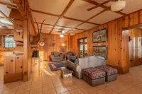 Authentic Ranch Home on 650 Acres with Peace and Tranquility - 3 tähden