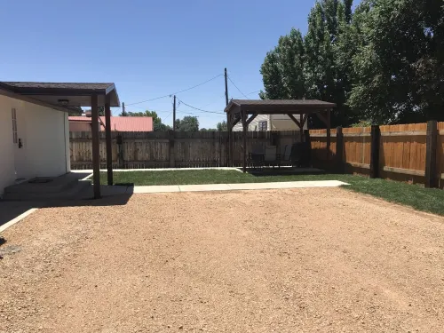 Centrally located to southern Utah and northern Arizona parks and trails.