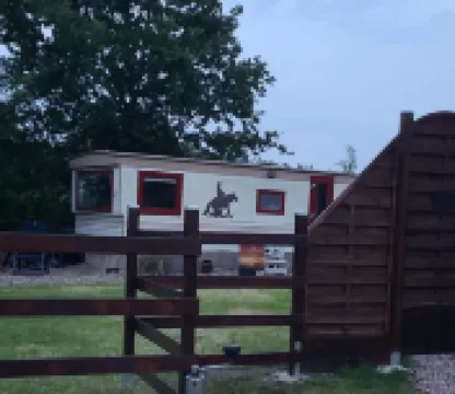Urlaub mit Ponies und Campingflair