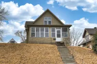 Cheerful 4-Bedroom home in Midtown Omaha