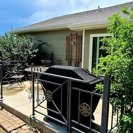 Townhouse in a quiet culdesac, easy access to all Black Hills area attractions.
