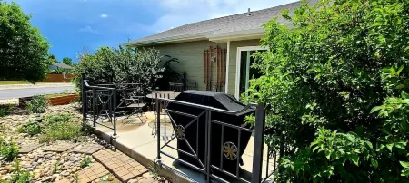 Townhouse in a quiet culdesac, easy access to all Black Hills area attractions.