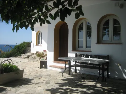 Rent apartment with pool in natural setting