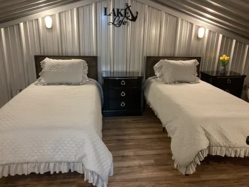 Lake Cabin with private dock and boat parking!