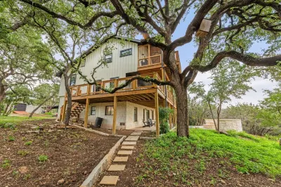 Peaceful Lakeview Home, Family sized!