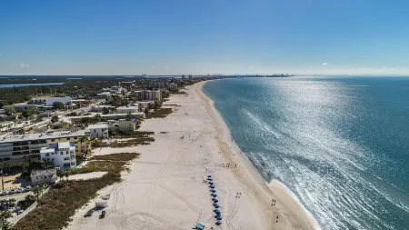 Beach Bungalow 2B/2B Private Pool/Spa, North End, Newly Renovated Отели рядом с достопримечательностью «Pink Shell Beach Resort & Marina»