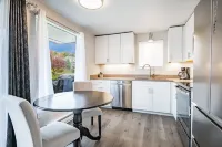 Cute Birch Bay Condo w King bed & Hot Tub - 107