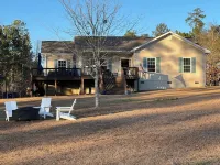 Neely Henry Lake bungalow with 3 bedrooms and 2 baths