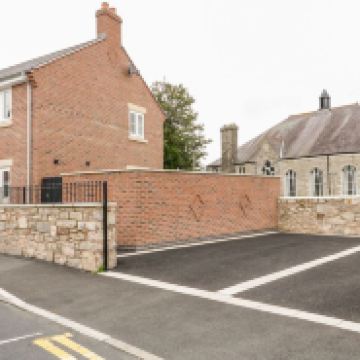 Modern Property in Town Centre Location With Parking