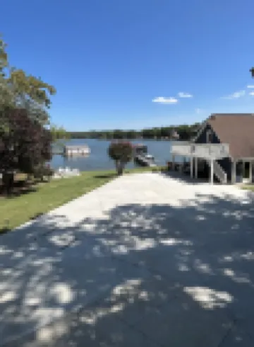 PRIVATE LAKESIDE BLISS-2 BR APARTMENT-STUNNING LAKE WYLIE VIEW FROM PRIVATE DECK