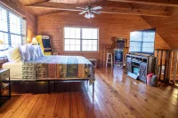 Perfect Family Friendly Cabin w/ privacy/arcade games/yard space in Townsend, TN Hotels near Bethel Baptist Church