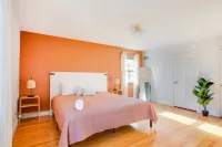 Entire Home Quiet Neighborhood6 bedrooms, 8 beds, 3 bathrooms Hotels near Friendship Firehouse